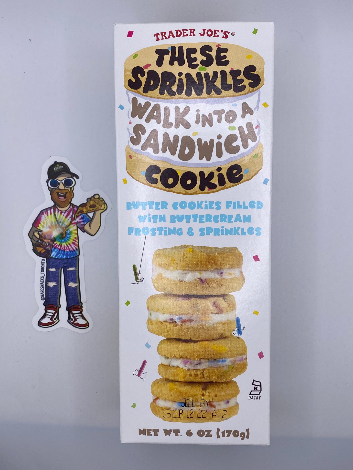 Trader Joe These Sprinkles Walk into a Sandwich Cookie 170g